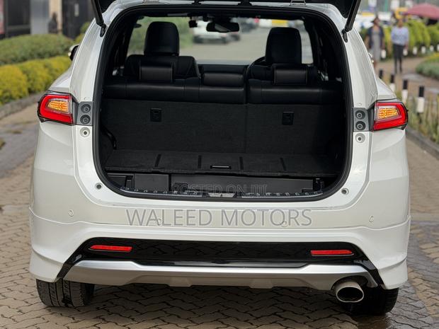 Toyota Harrier 2.0 2019 White