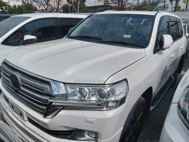 Toyota Land Cruiser 2018 White
