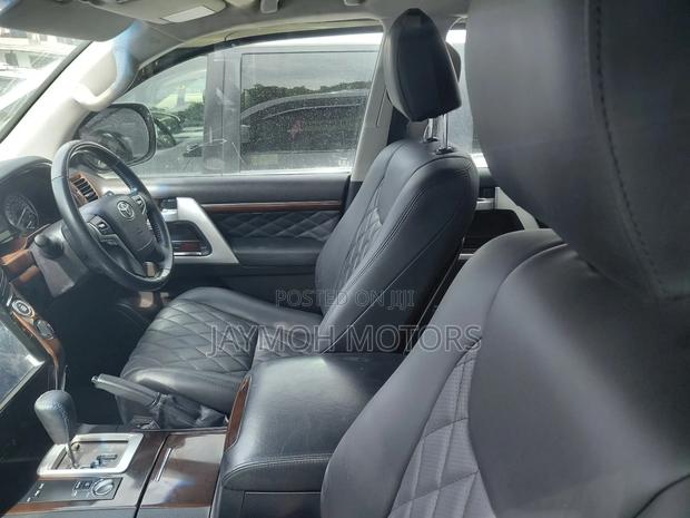 Toyota Land Cruiser 2018 White