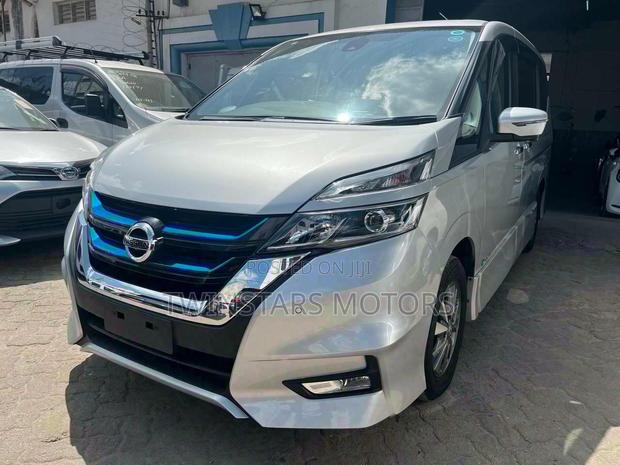 Nissan Serena 2019 Silver