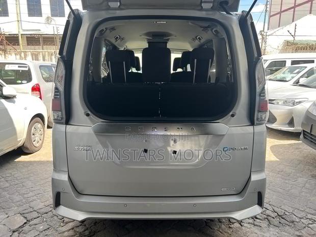 Nissan Serena 2019 Silver