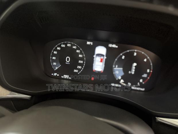 Volvo XC60 2019 Silver