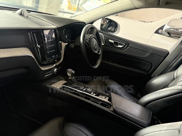 Volvo XC60 2019 Silver