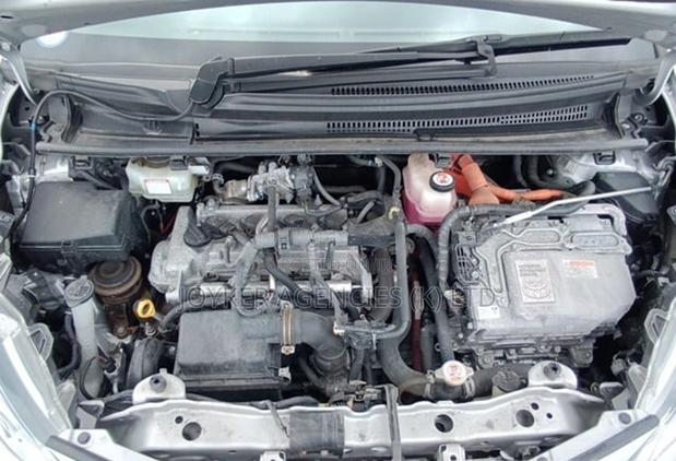 Toyota Vitz 1.5 FWD Hybrid 5dr 2019 Silver