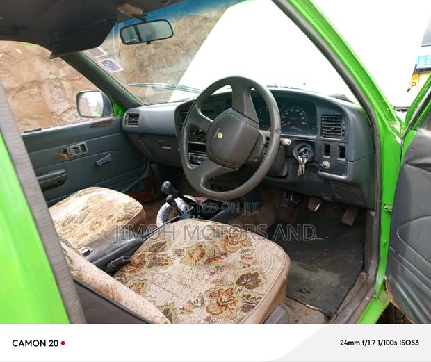 Toyota Hilux 1990 Green