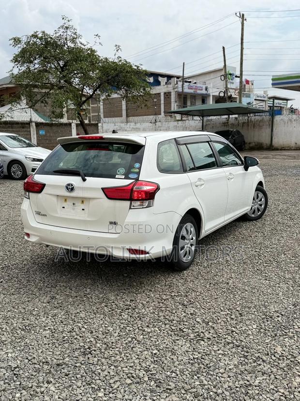Toyota Corolla Fielder 1.5 Hybrid FWD 2020 White