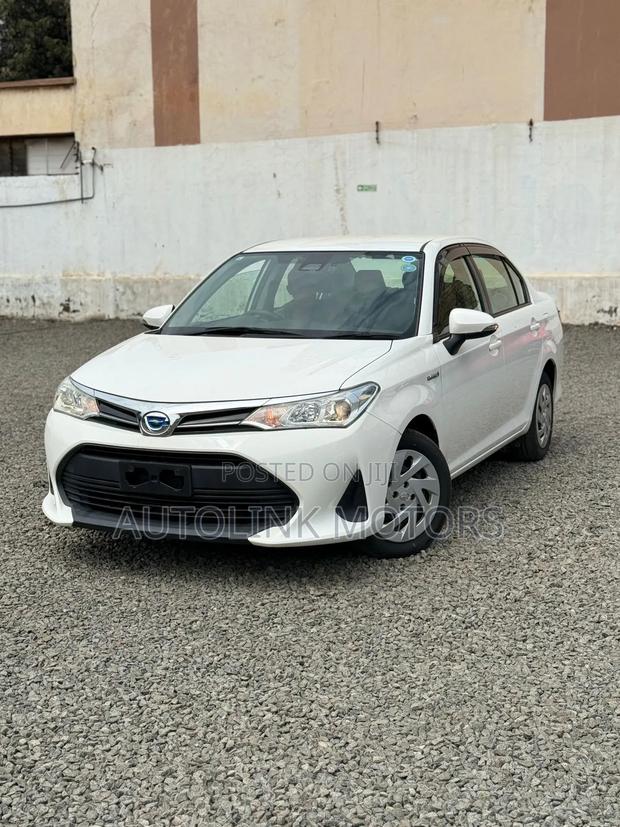 Toyota Axio 1.5 Hybrid 2WD 2019 White
