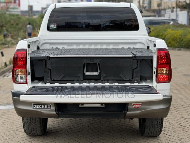 Toyota Hilux 2019 White