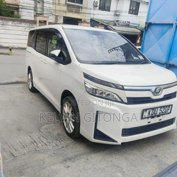 Toyota Voxy 2018 White