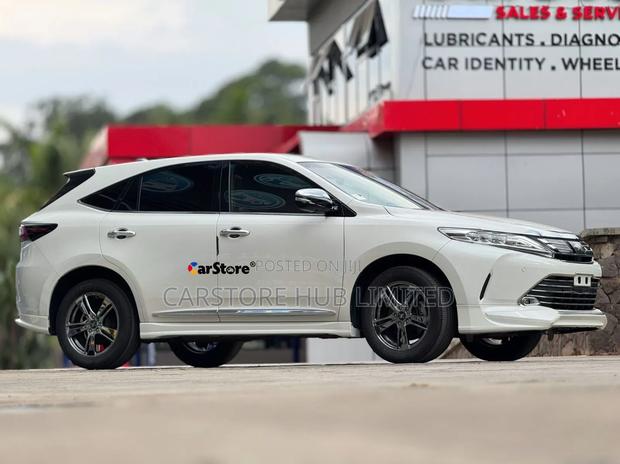 Toyota Harrier 2.0 2019 White