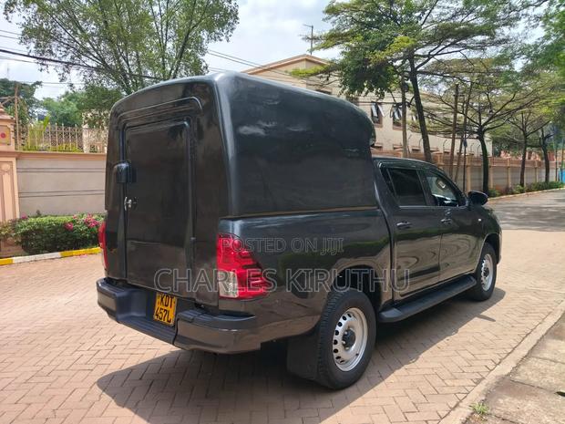 Toyota Hilux 2024 Black