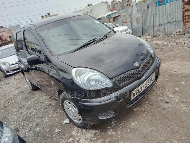 Toyota Fun Cargo 2004 Black