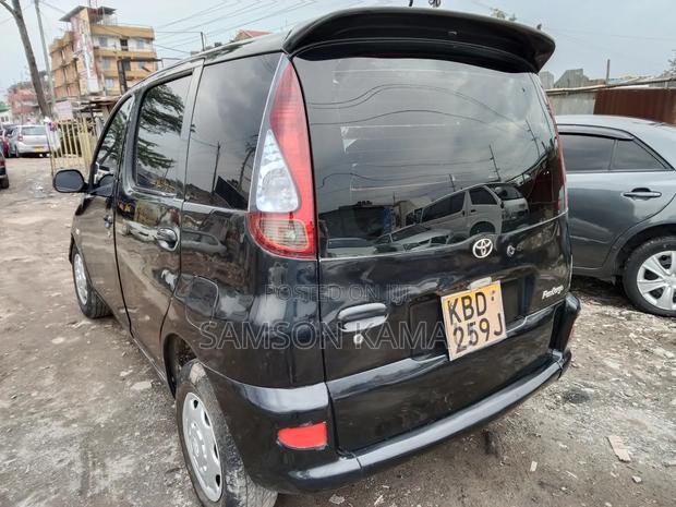 Toyota Fun Cargo 2004 Black