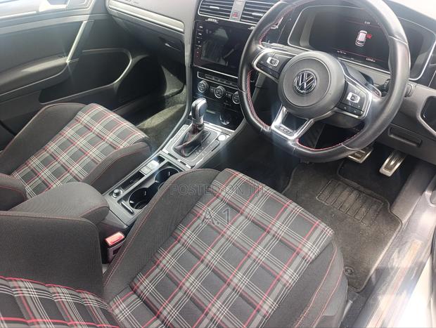 Volkswagen Golf 2019 Pearl