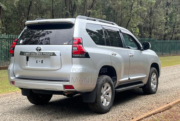 Toyota Land Cruiser Prado 2.8 2019 Silver