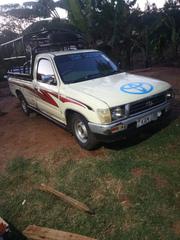 Toyota Hilux 2000 Yellow for sale
