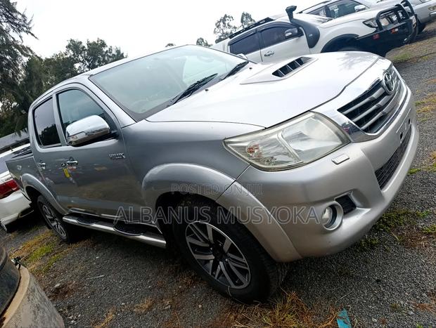 Toyota Hilux 2016 Silver