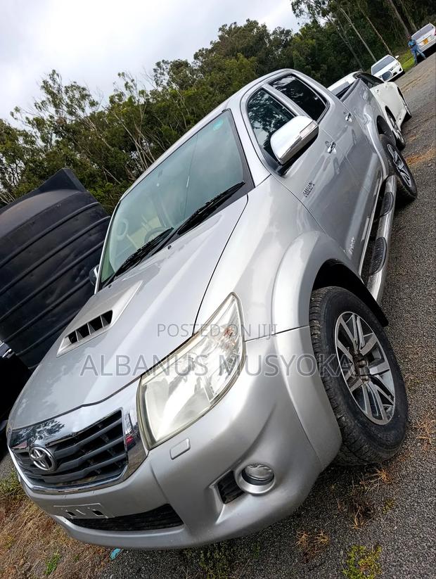 Toyota Hilux 2016 Silver