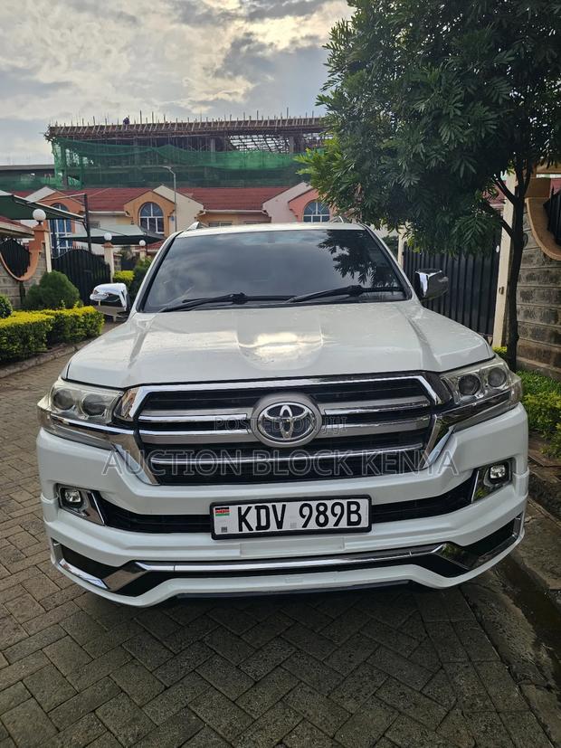 Toyota Land Cruiser 2009 White