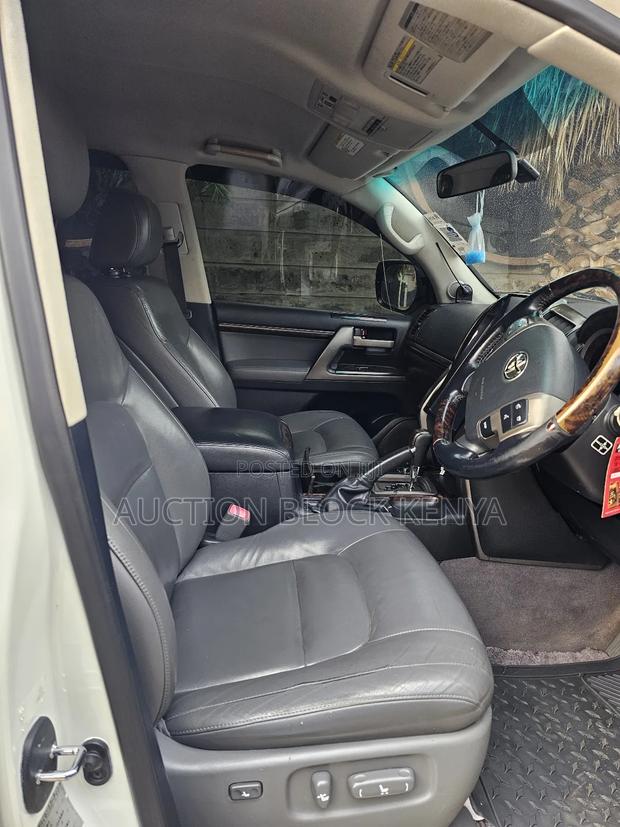 Toyota Land Cruiser 2009 White
