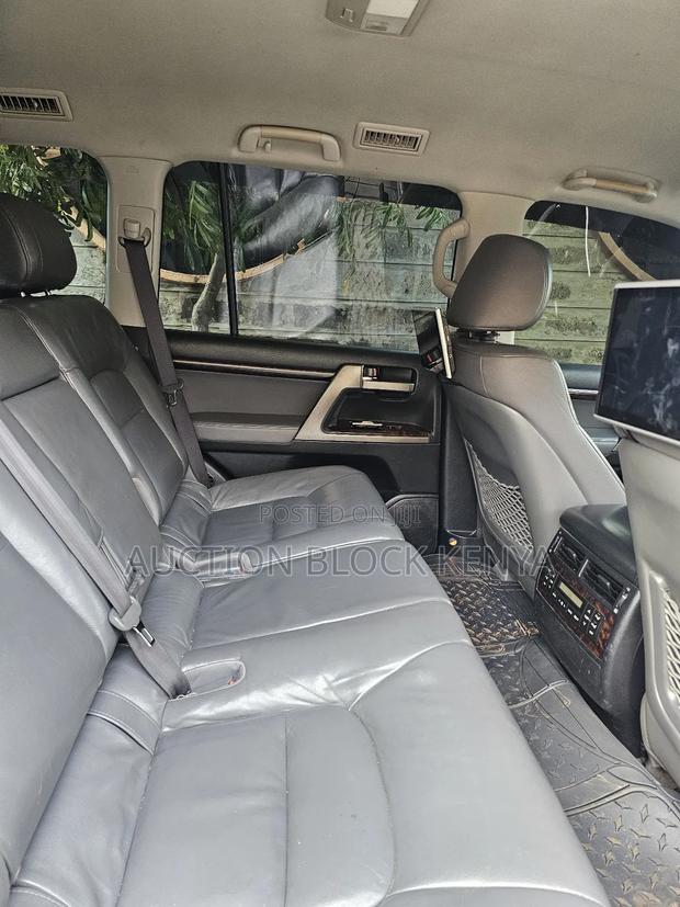 Toyota Land Cruiser 2009 White