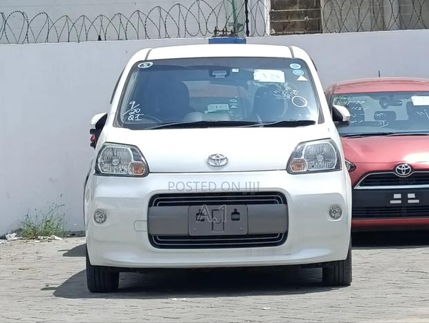 Toyota Porte 2018 White