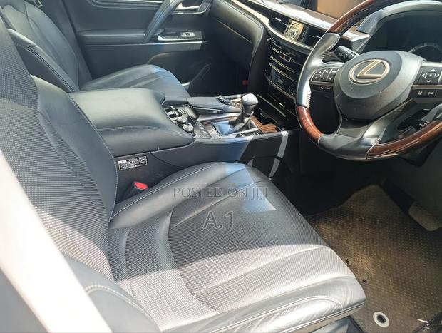 Lexus LX 570 AWD 2018 White