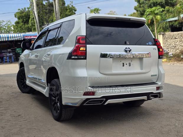 Toyota Land Cruiser Prado 2.8 2019 Pearl