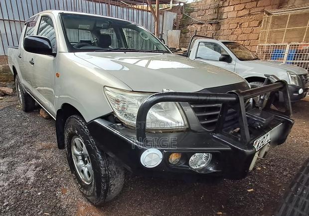 Toyota Hilux 2013 Gray