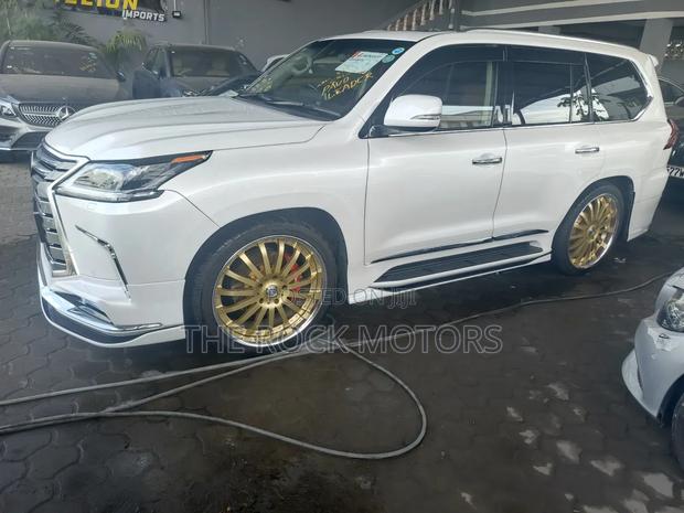 Lexus LX 2019 White
