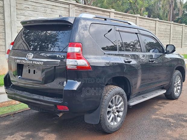 Toyota Land Cruiser Prado 2.8 2017 Black