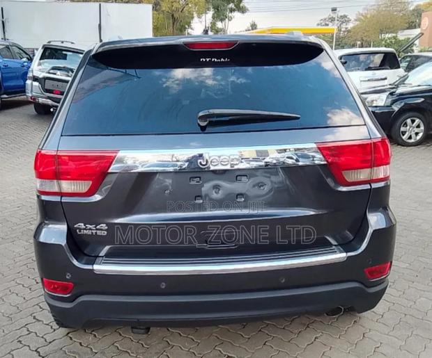 Jeep Grand Cherokee 2012 Gray