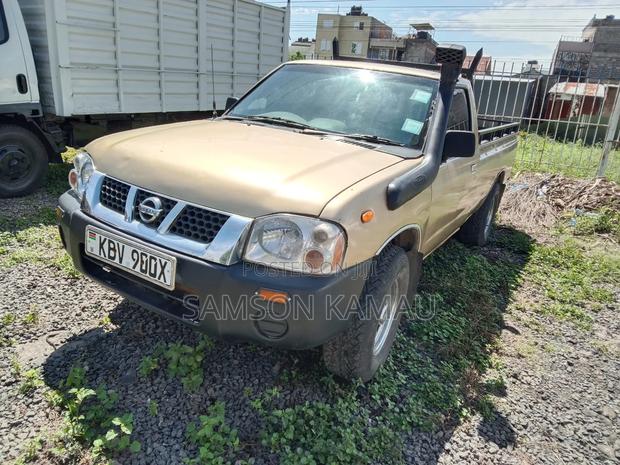 Nissan Hardbody 2013 Beige