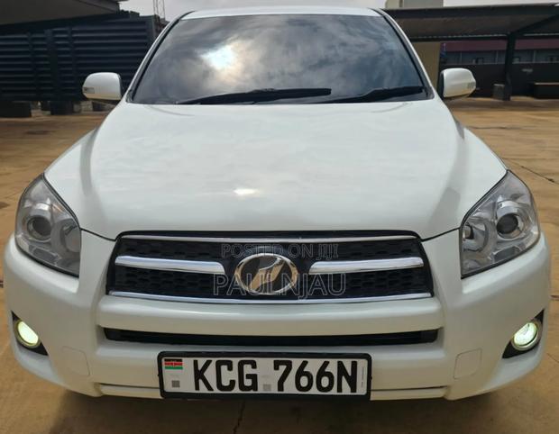 Toyota RAV4 2010 White