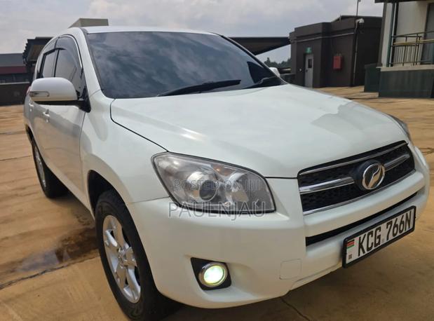 Toyota RAV4 2010 White
