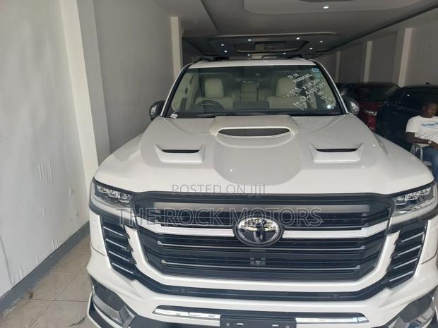 Toyota Land Cruiser 2024 White