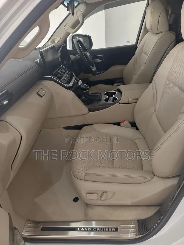 Toyota Land Cruiser 2024 White