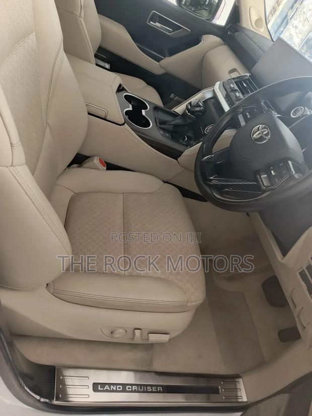 Toyota Land Cruiser 2024 White