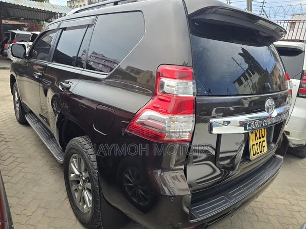Toyota Land Cruiser Prado 2016 Brown