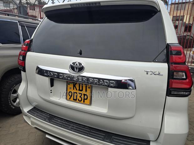 Toyota Land Cruiser Prado 2017 Pearl