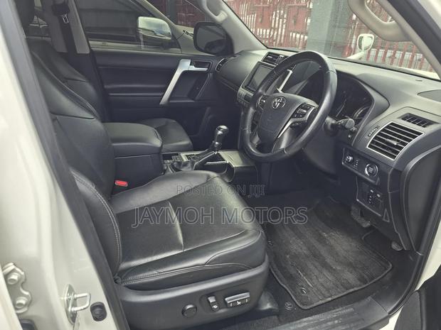 Toyota Land Cruiser Prado 2017 Pearl