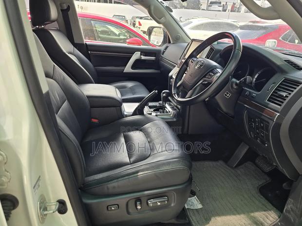 Toyota Land Cruiser 2018 White