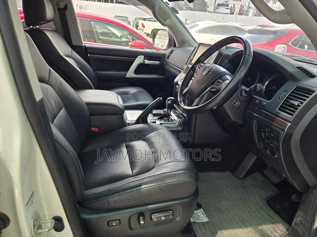Toyota Land Cruiser 2018 White