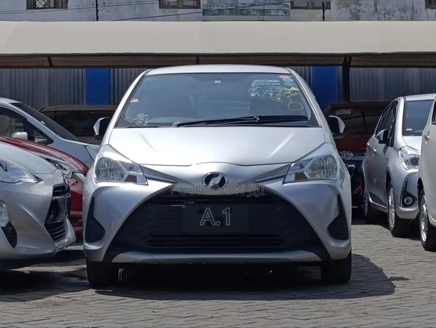 Toyota Vitz 1.0 FWD 5dr 2019 Silver