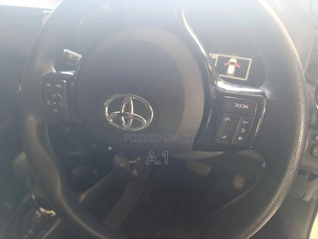 Toyota Vitz 1.0 FWD 5dr 2019 Silver