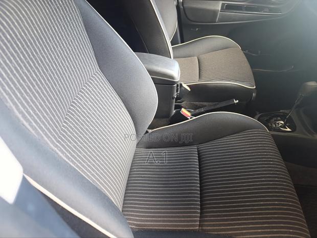 Toyota Vitz 1.0 FWD 5dr 2019 Silver