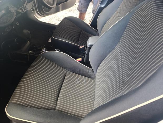 Toyota Vitz 1.0 FWD 5dr 2019 Silver