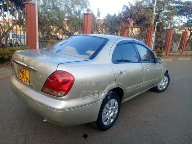 Nissan Bluebird 2005 Gold
