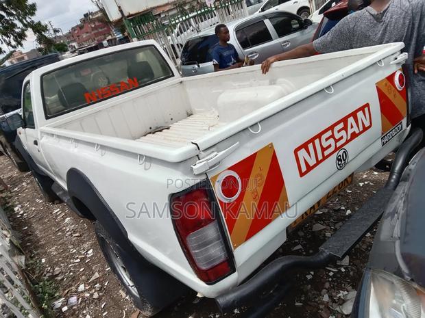 Nissan Hardbody 2008 White