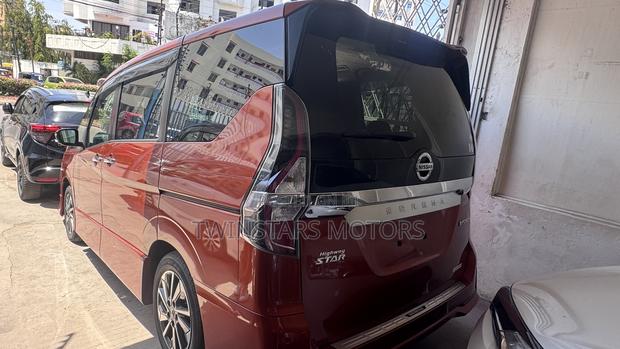 Nissan Serena 2019 Orange